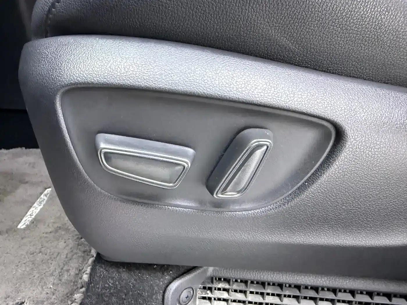 2023 Sienna 2.5L Hybrid Premium Edition — миниатюра 17