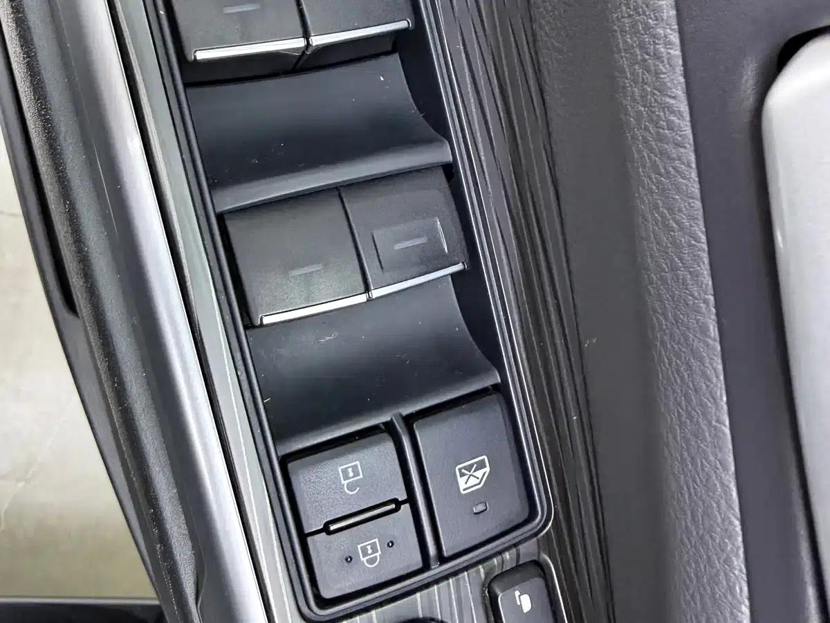 2023 Sienna 2.5L Hybrid Premium Edition — миниатюра 18