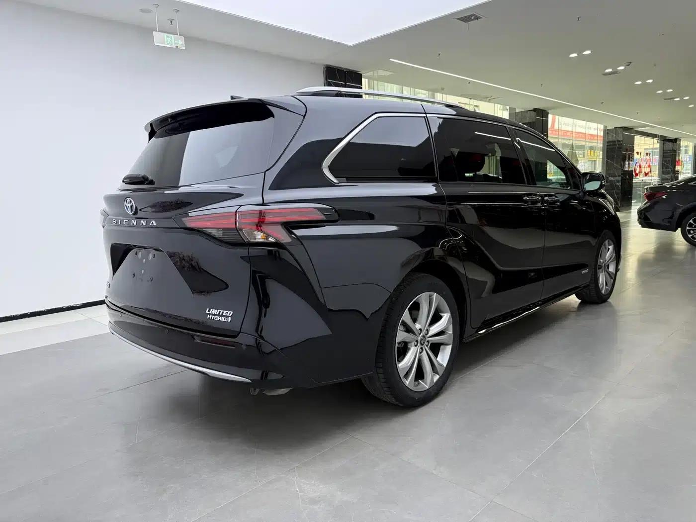 2023 Sienna 2.5L Hybrid Premium Edition — миниатюра 3
