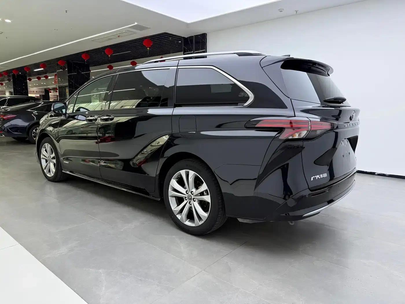2023 Sienna 2.5L Hybrid Premium Edition — миниатюра 4