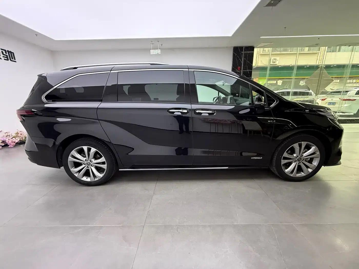 2023 Sienna 2.5L Hybrid Premium Edition — миниатюра 6