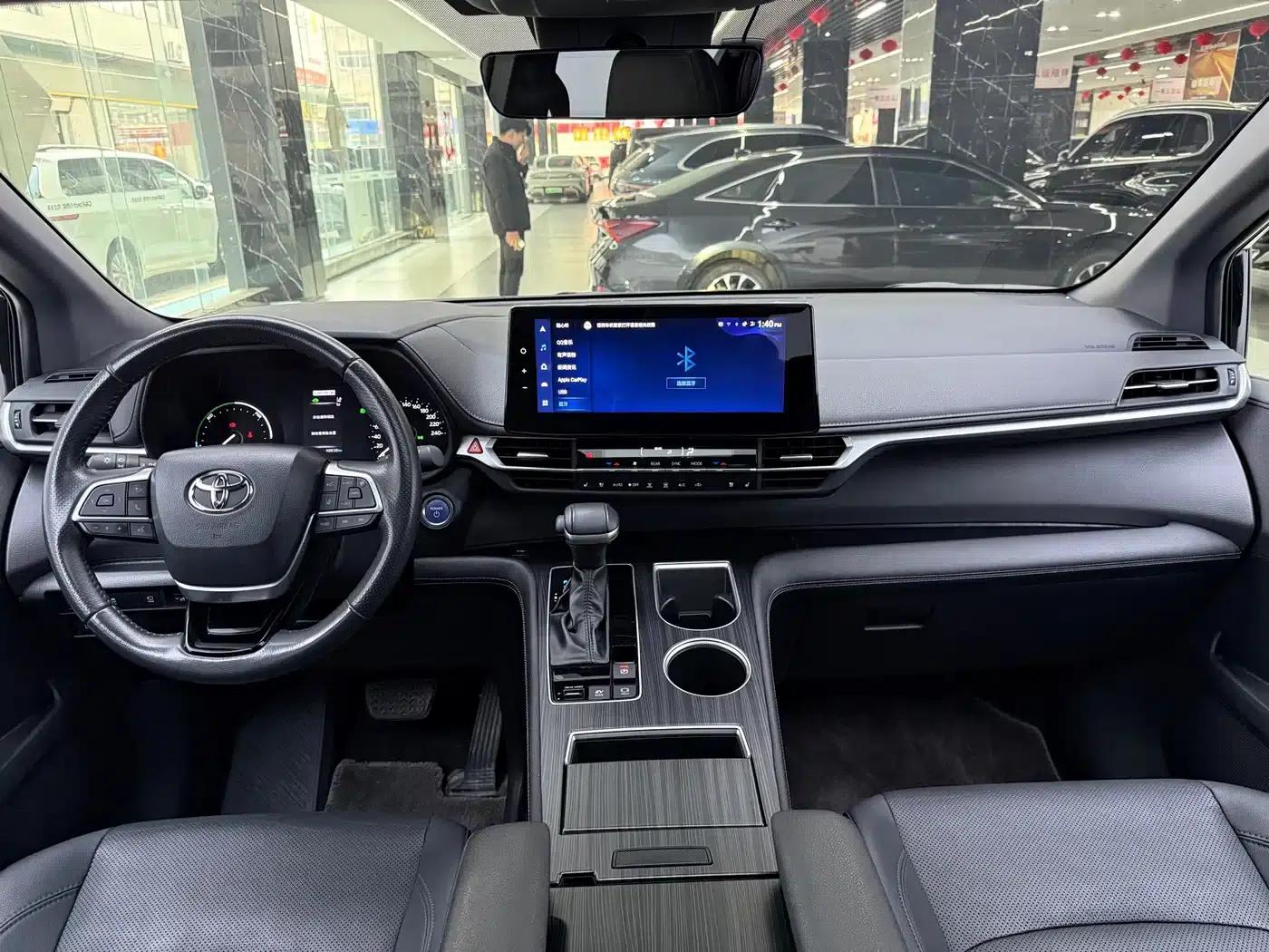 2023 Sienna 2.5L Hybrid Premium Edition — миниатюра 8