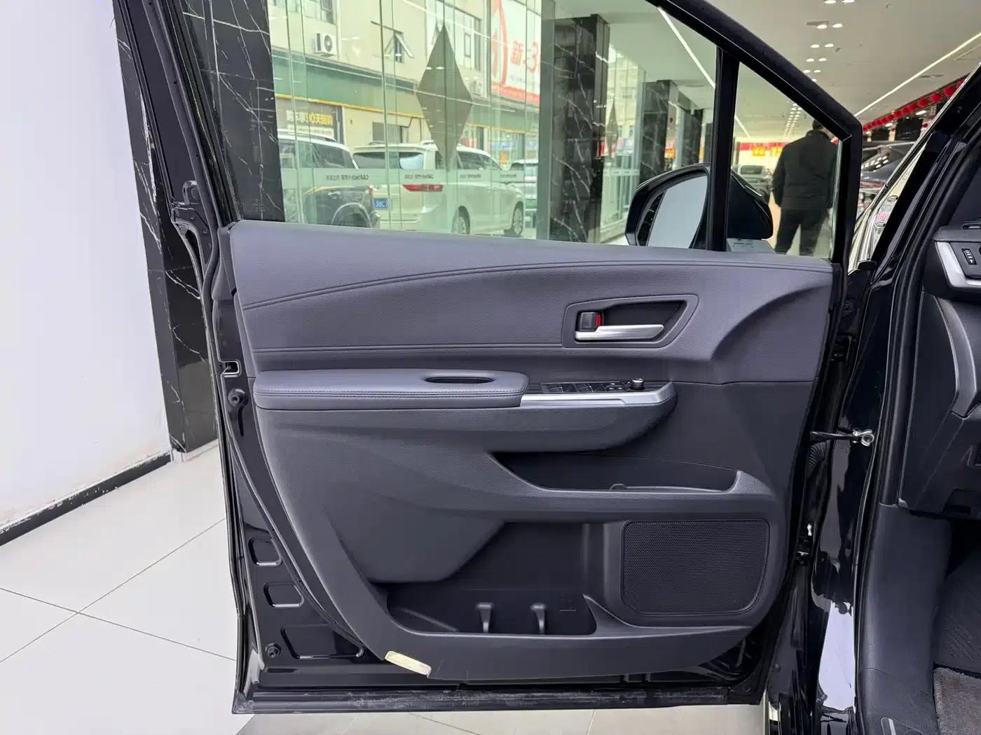 2023 Sienna 2.5L Hybrid Premium Edition — миниатюра 9
