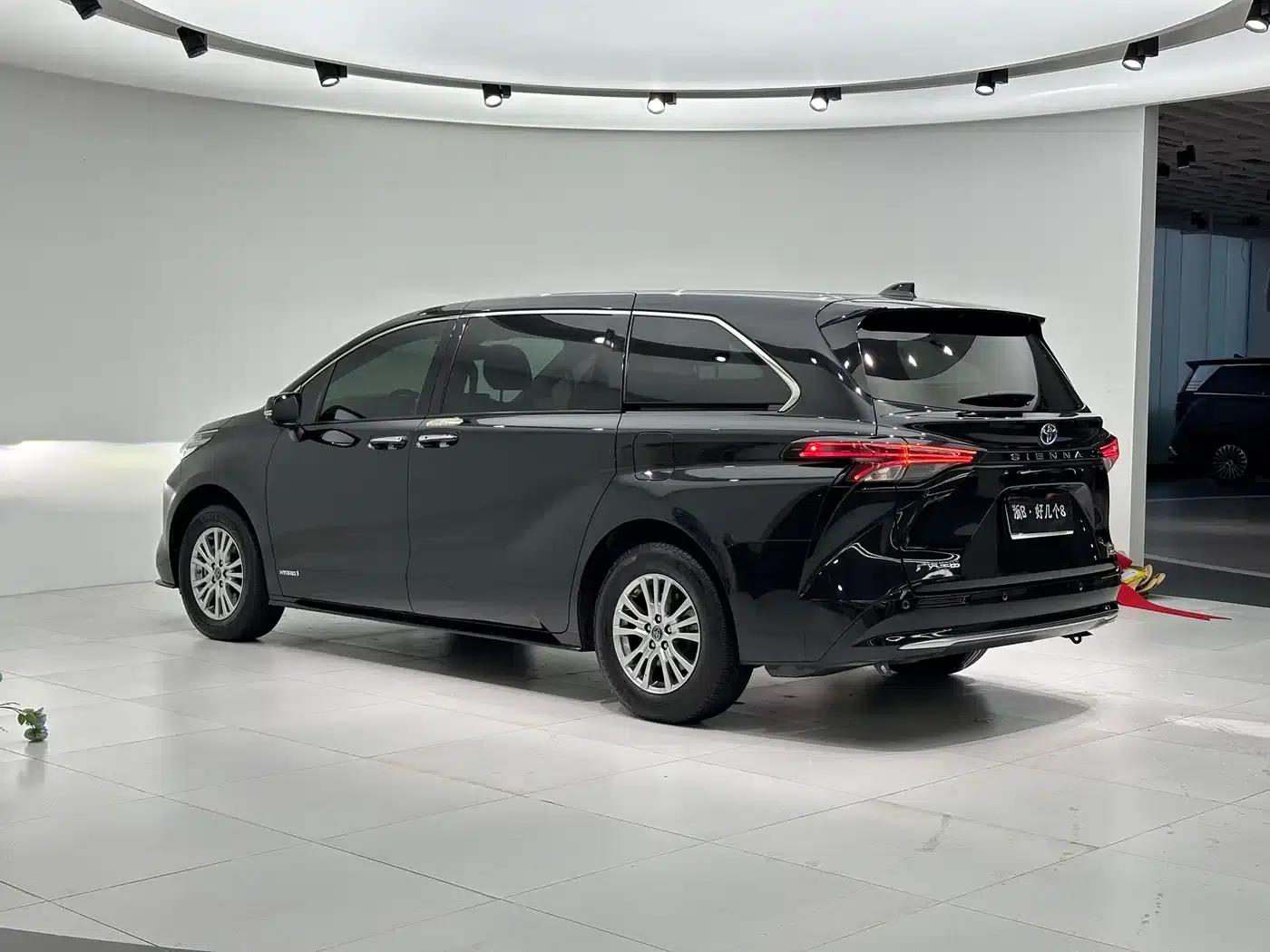 2021 Sienna 2.5L Hybrid Premium Edition — миниатюра 13
