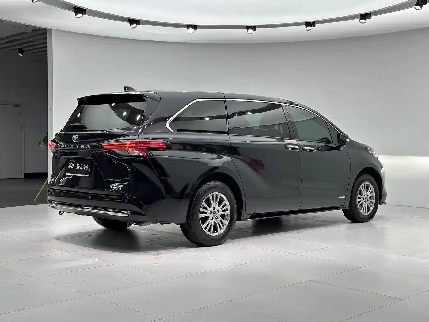 2021 Sienna 2.5L Hybrid Premium Edition — миниатюра 14