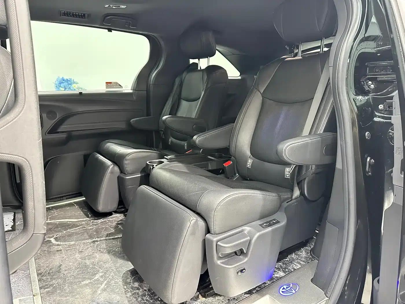 2021 Sienna 2.5L Hybrid Premium Edition — миниатюра 6