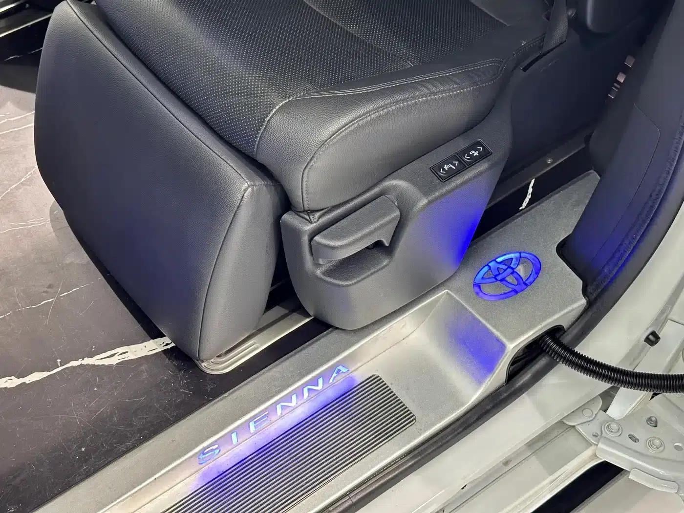 2021 Sienna 2.5L Hybrid Premium Edition — миниатюра 11