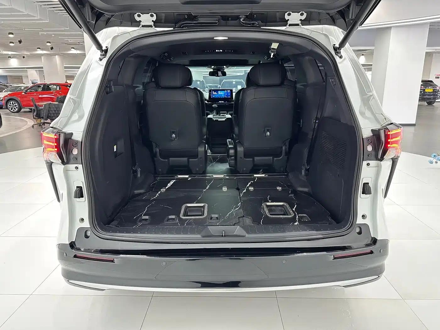 2021 Sienna 2.5L Hybrid Premium Edition — миниатюра 12