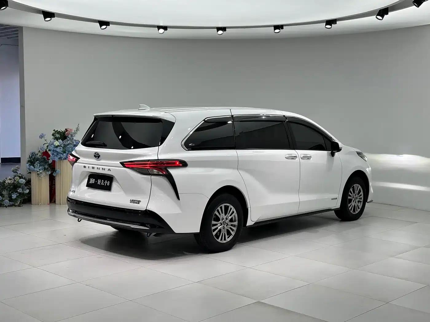 2021 Sienna 2.5L Hybrid Premium Edition — миниатюра 14