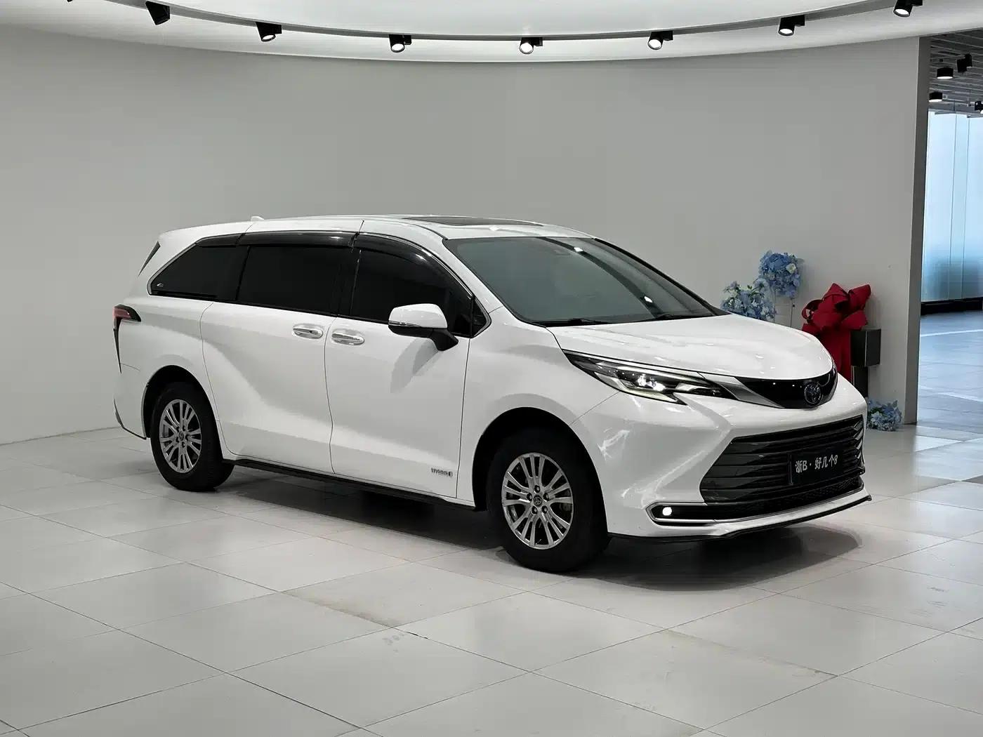 2021 Sienna 2.5L Hybrid Premium Edition — миниатюра 3