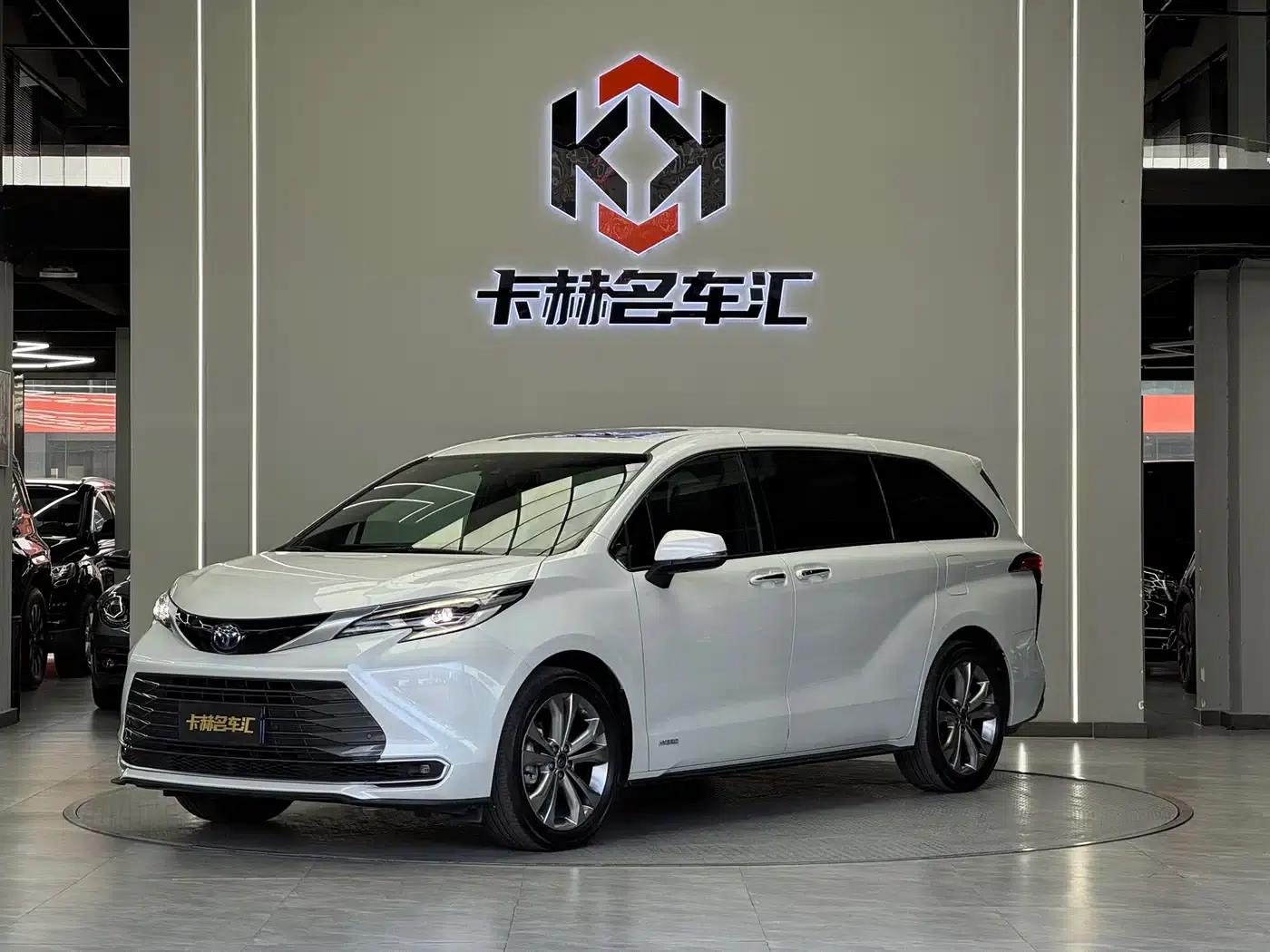 2021 Sienna 2.5L Hybrid Premium Edition — миниатюра 1