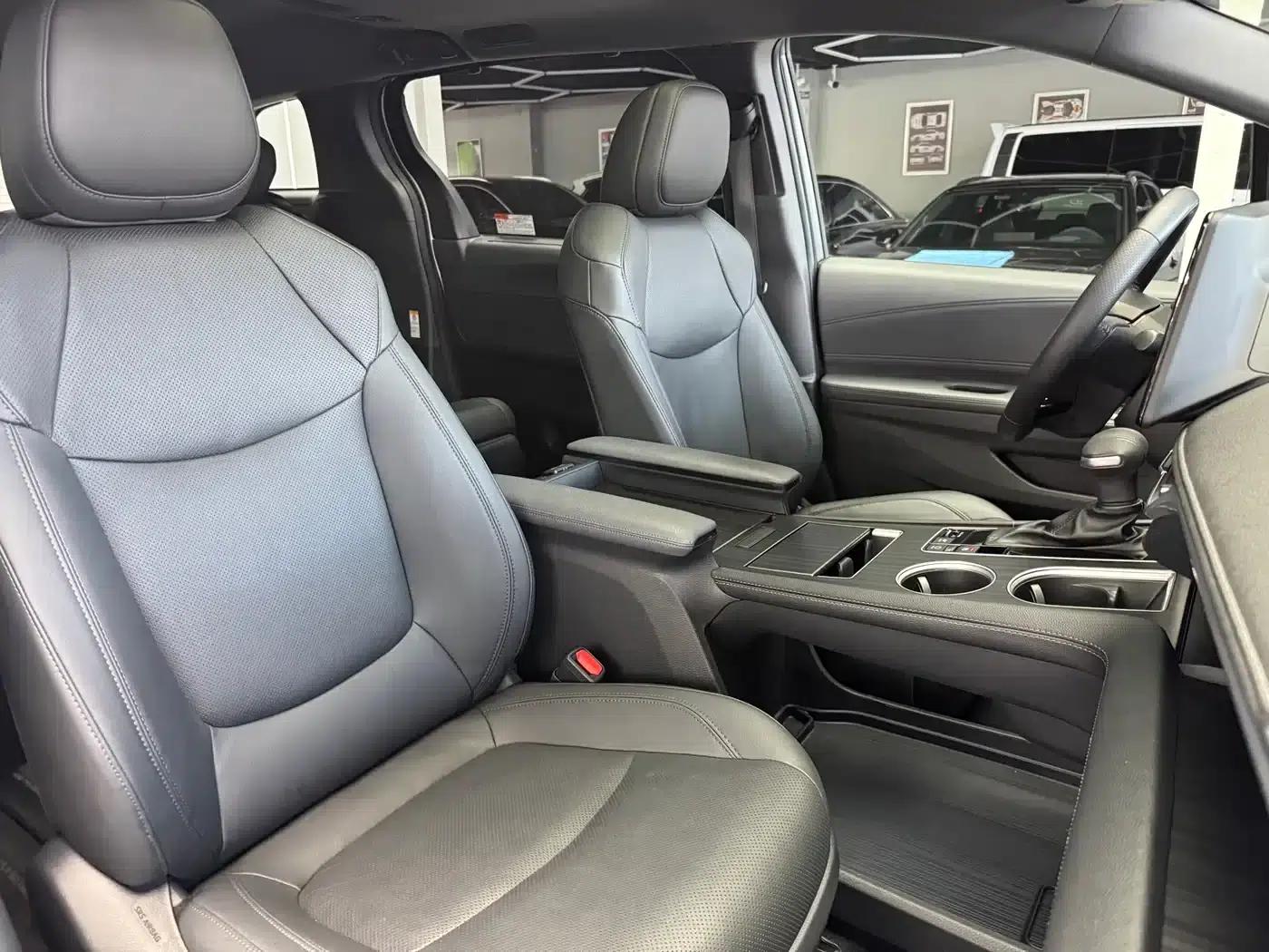 2021 Sienna 2.5L Hybrid Premium Edition — миниатюра 13