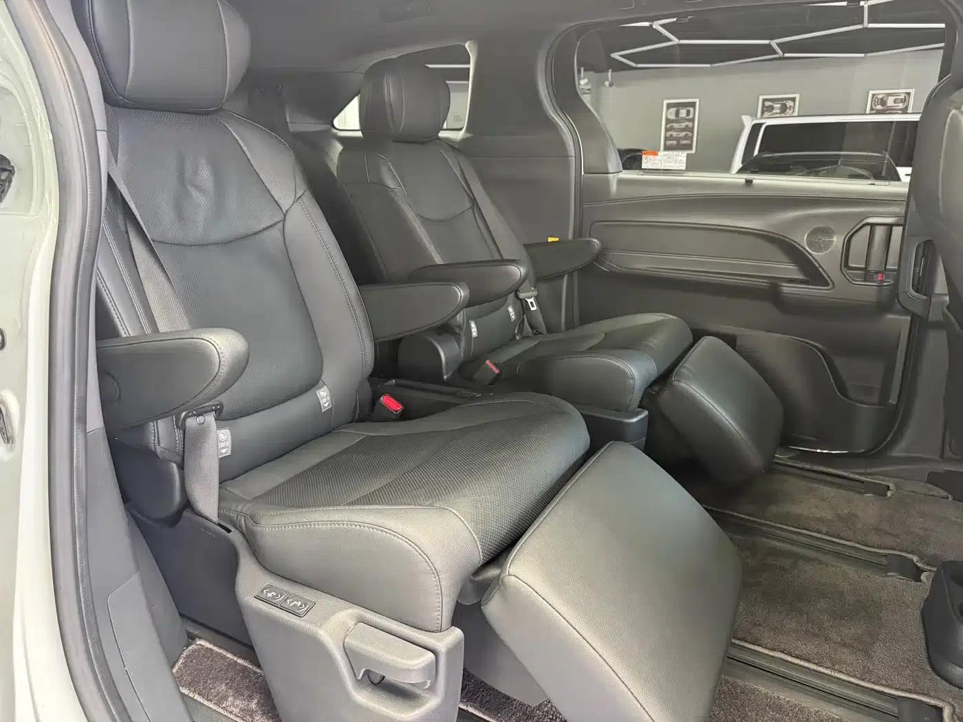 2021 Sienna 2.5L Hybrid Premium Edition — миниатюра 14