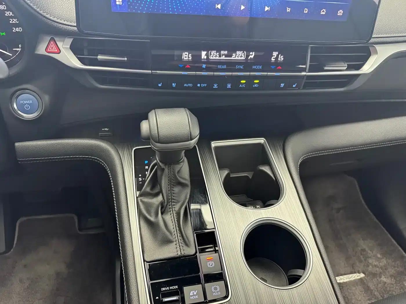 2021 Sienna 2.5L Hybrid Premium Edition — миниатюра 18