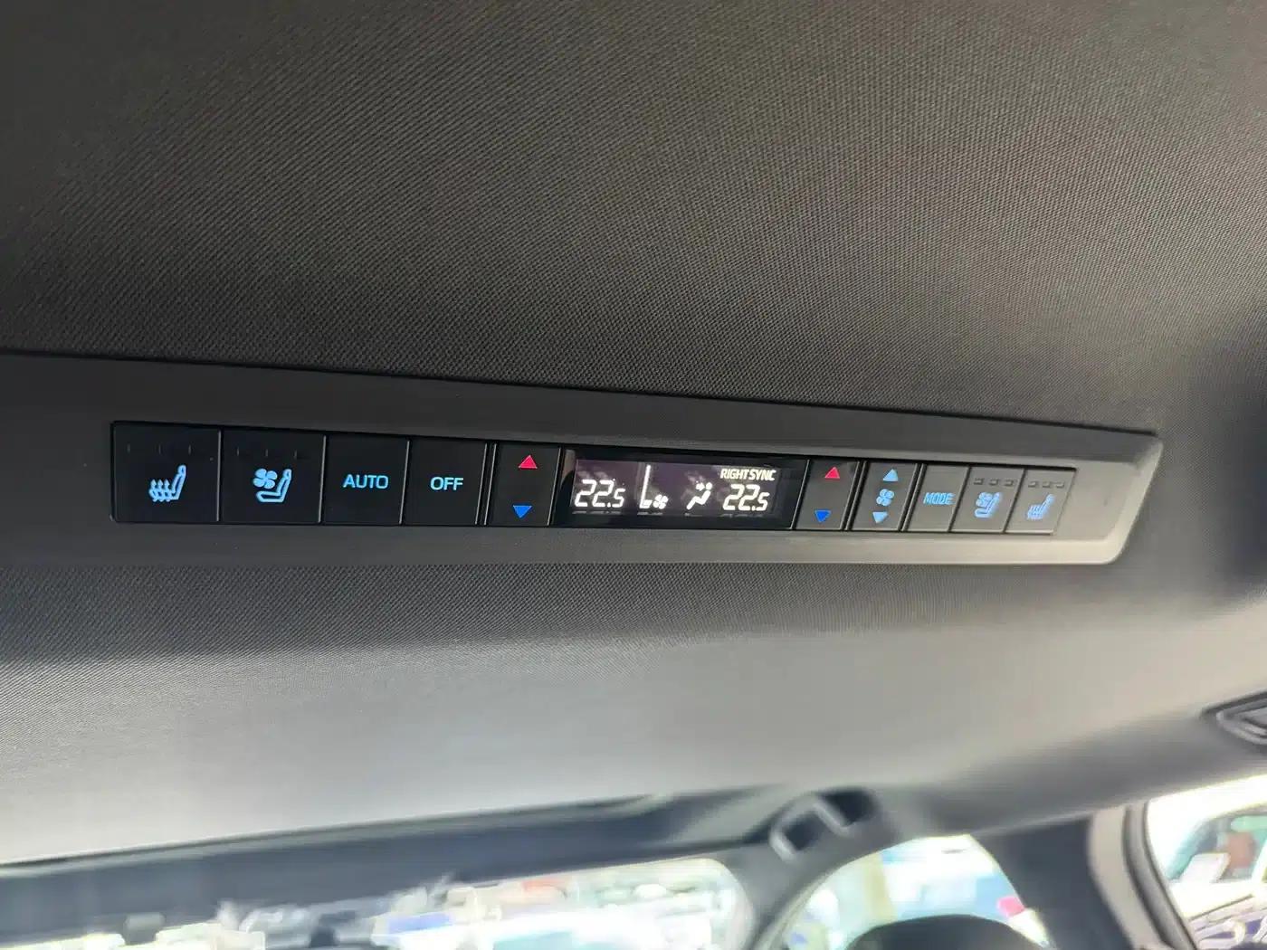 2021 Sienna 2.5L Hybrid Premium Edition — миниатюра 19