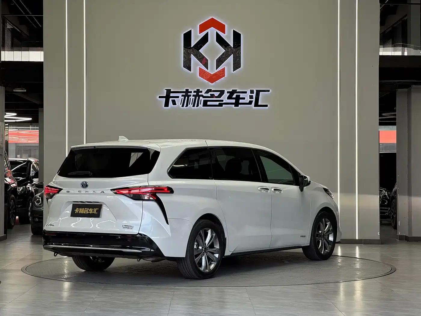 2021 Sienna 2.5L Hybrid Premium Edition — миниатюра 4