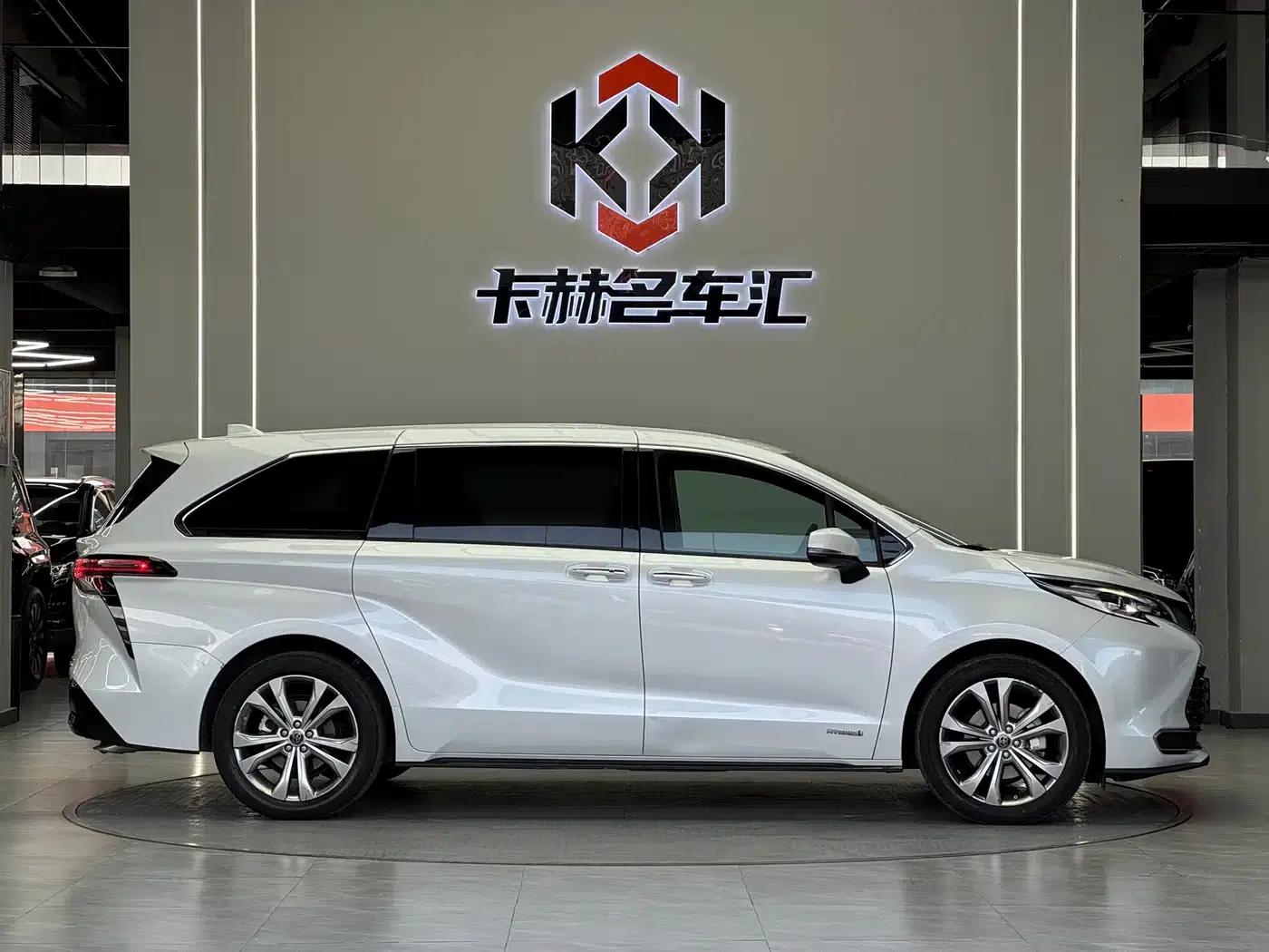 2021 Sienna 2.5L Hybrid Premium Edition — миниатюра 8