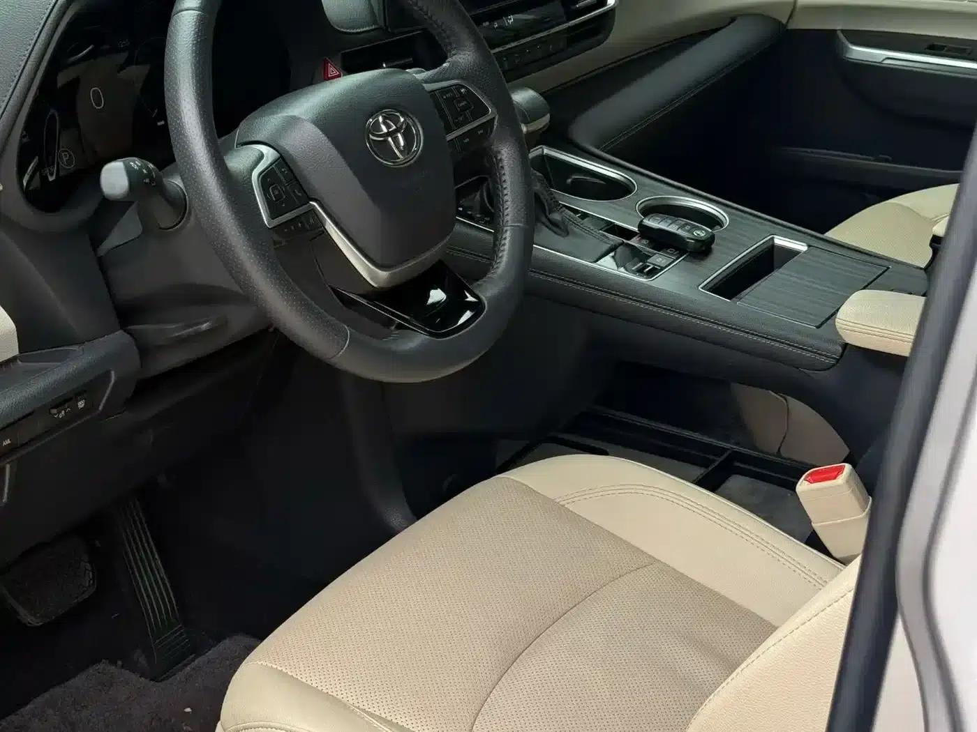 2021 Sienna 2.5L Hybrid Supreme Edition — миниатюра 4