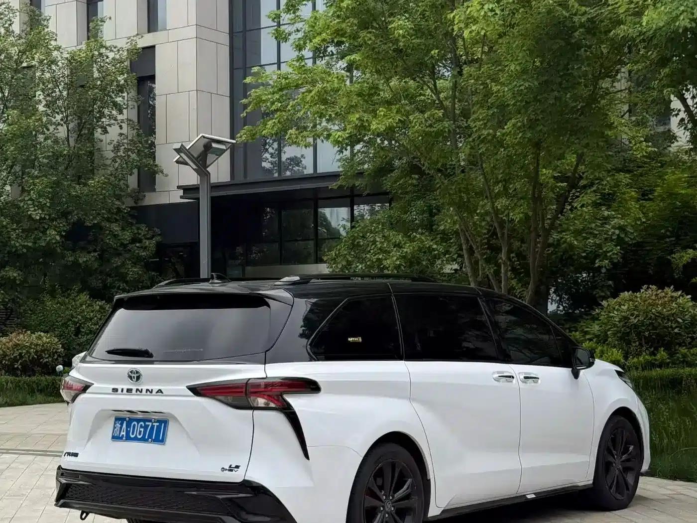 2021 Sienna 2.5L Hybrid Supreme Edition — миниатюра 8