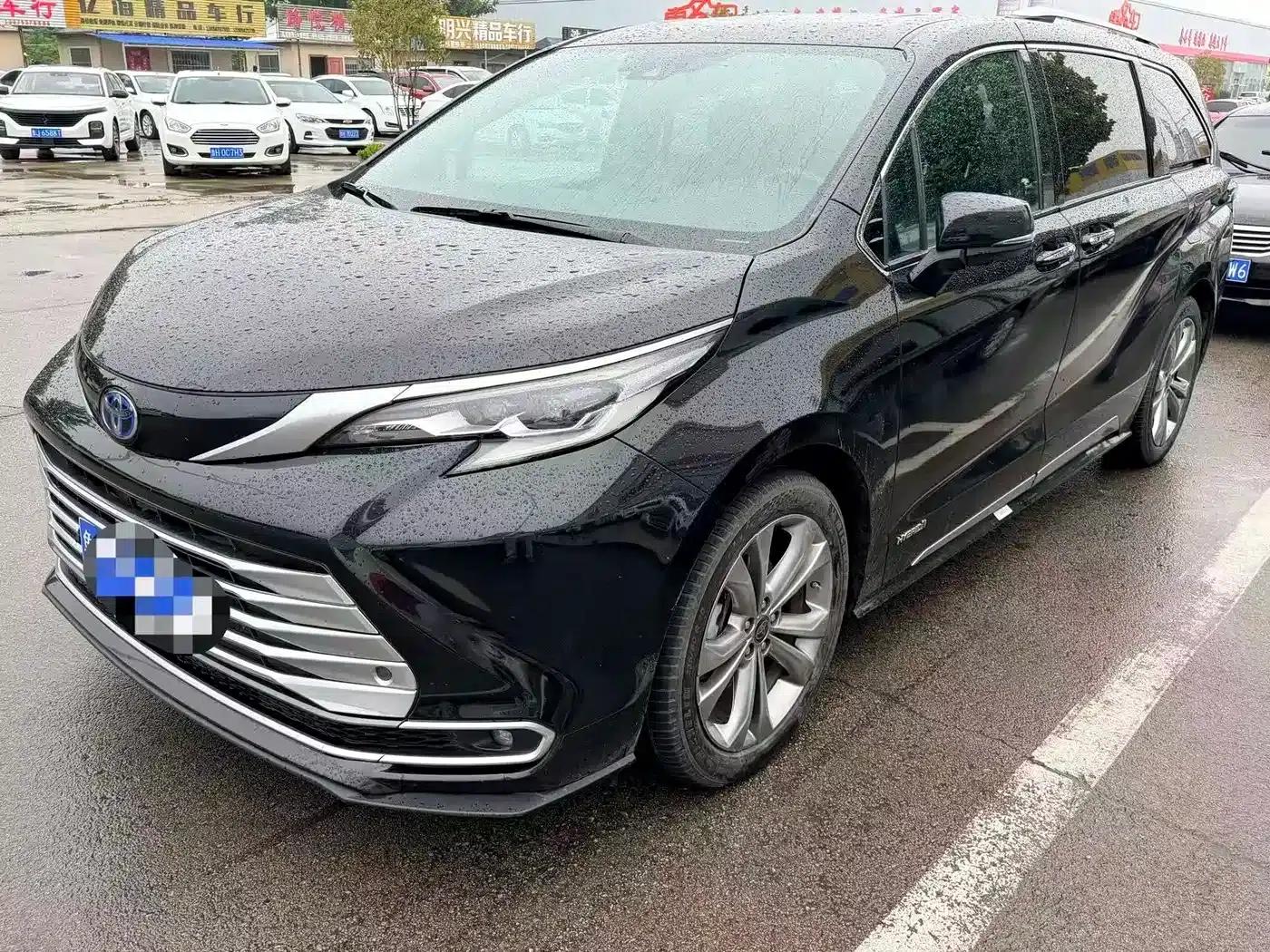 2023 Sienna 2.5L Hybrid Platinum Edition — миниатюра 1