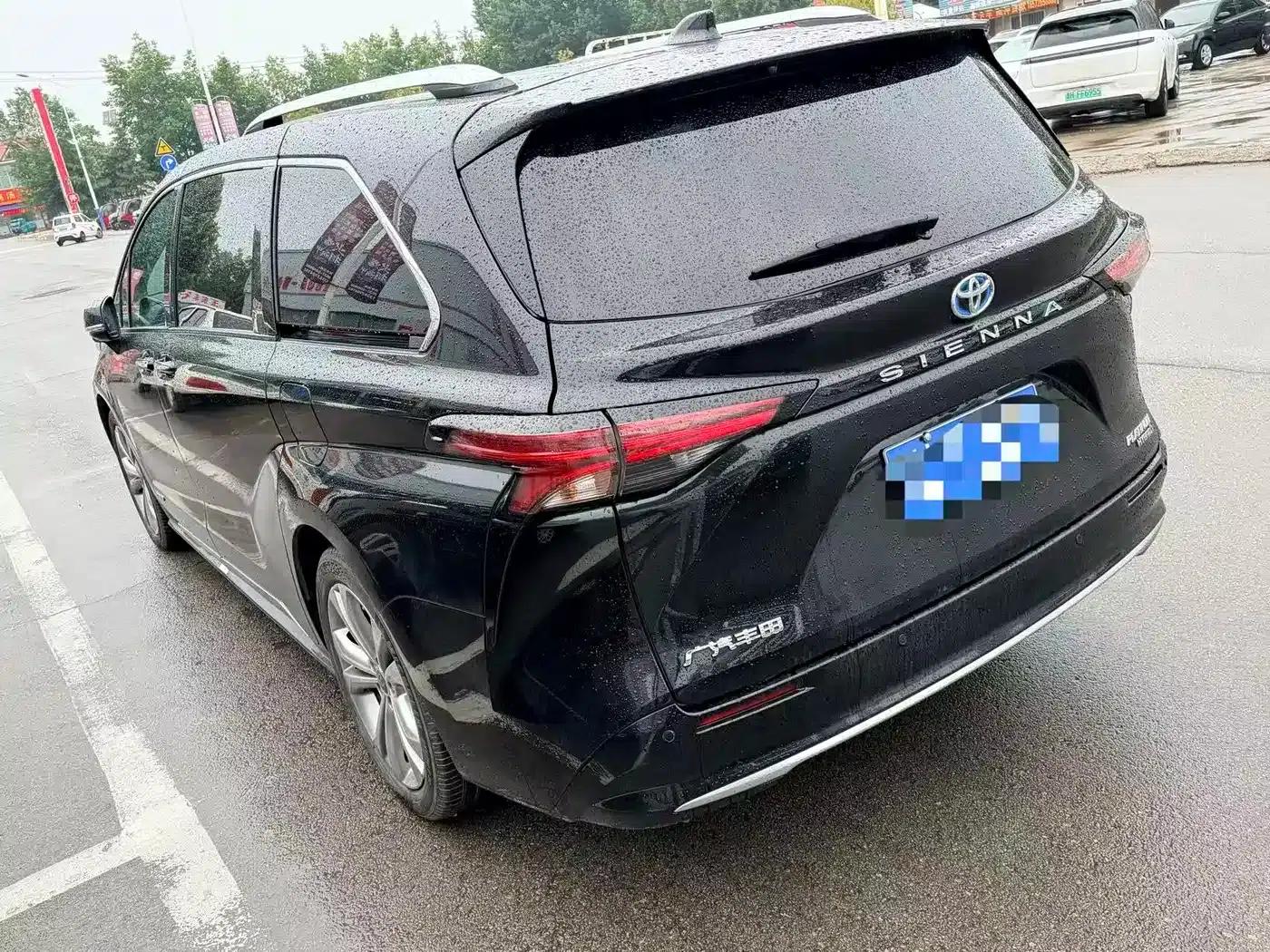 2023 Sienna 2.5L Hybrid Platinum Edition — миниатюра 2