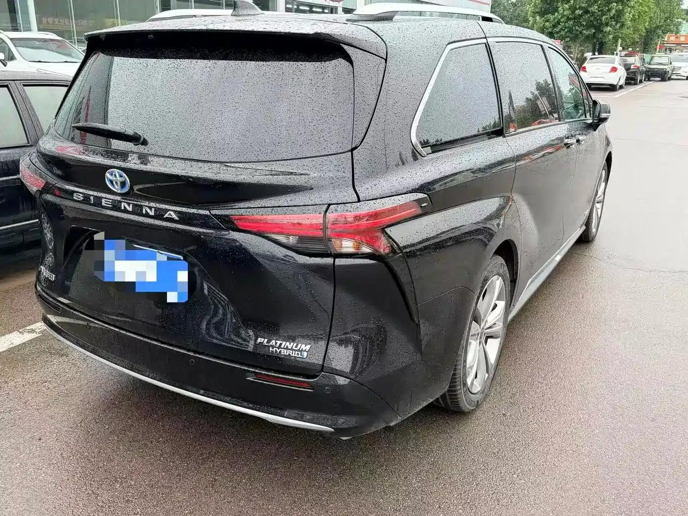 2023 Sienna 2.5L Hybrid Platinum Edition — миниатюра 3