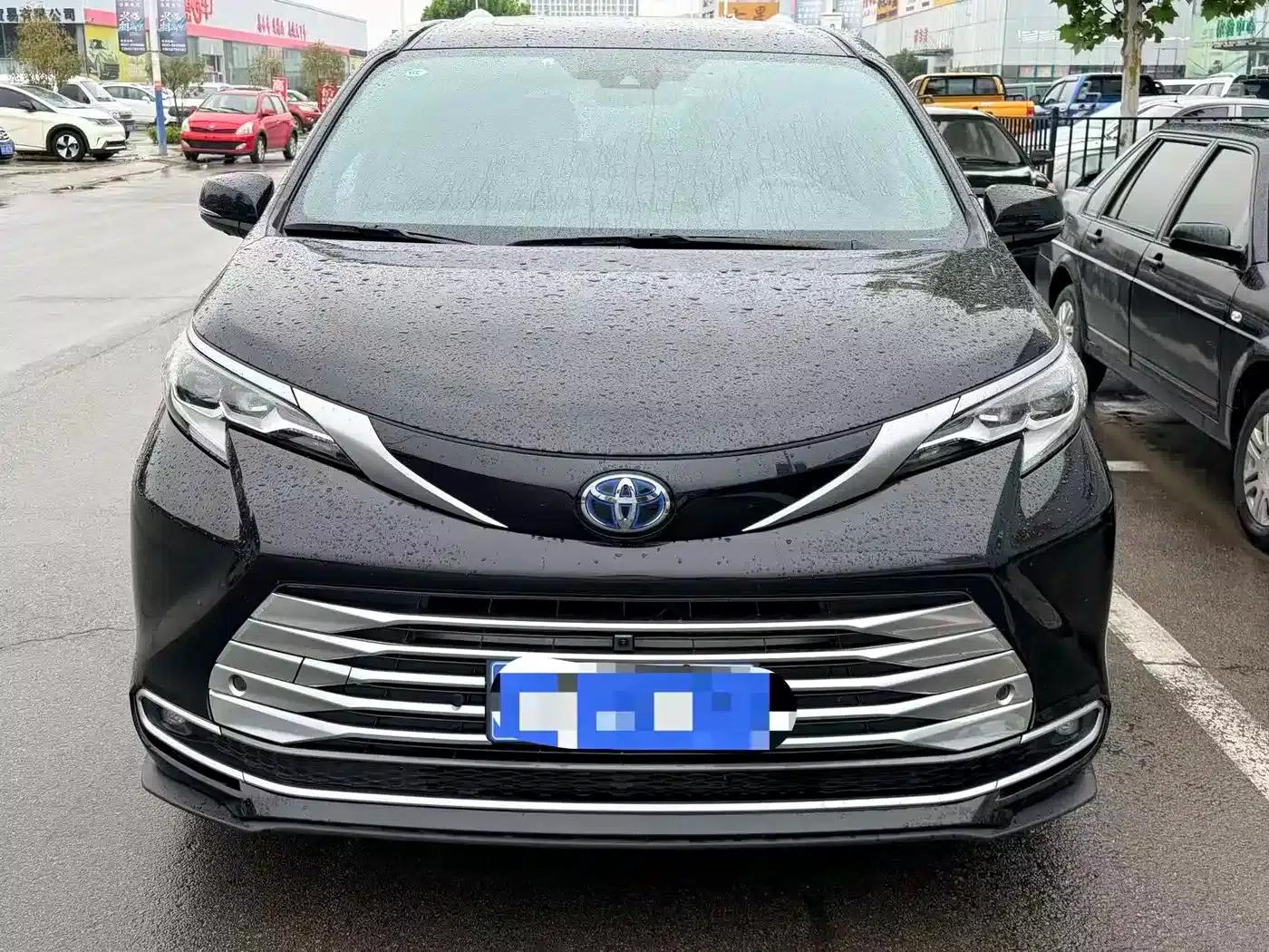 2023 Sienna 2.5L Hybrid Platinum Edition — миниатюра 4