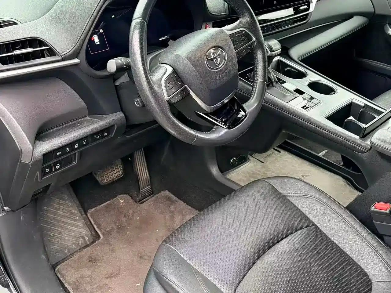 2023 Sienna 2.5L Hybrid Platinum Edition — миниатюра 6