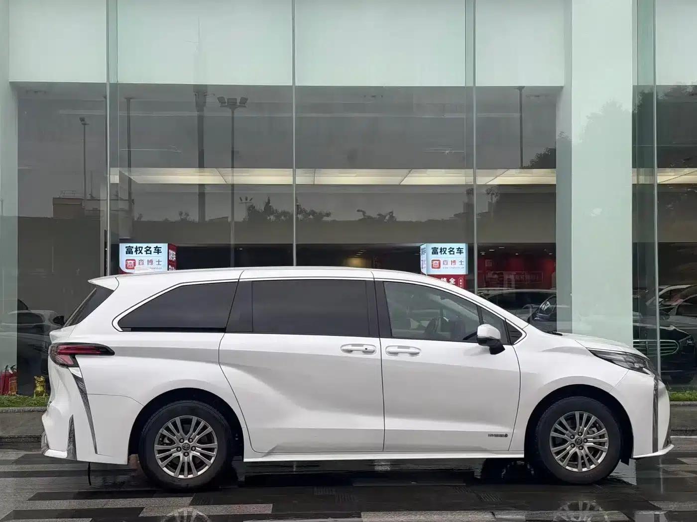 2021 Sienna 2.5L Hybrid Comfort Edition — миниатюра 3