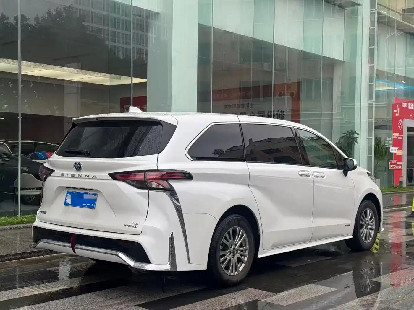 2021 Sienna 2.5L Hybrid Comfort Edition — миниатюра 4