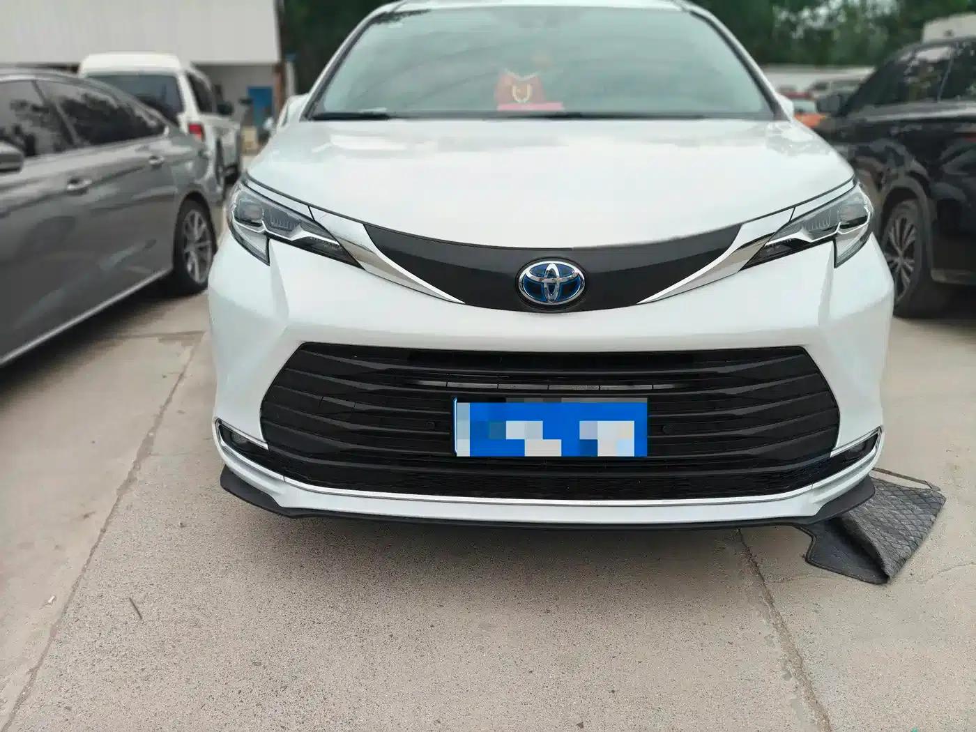 2023 Sienna 2.5L Hybrid Comfort Edition — миниатюра 2