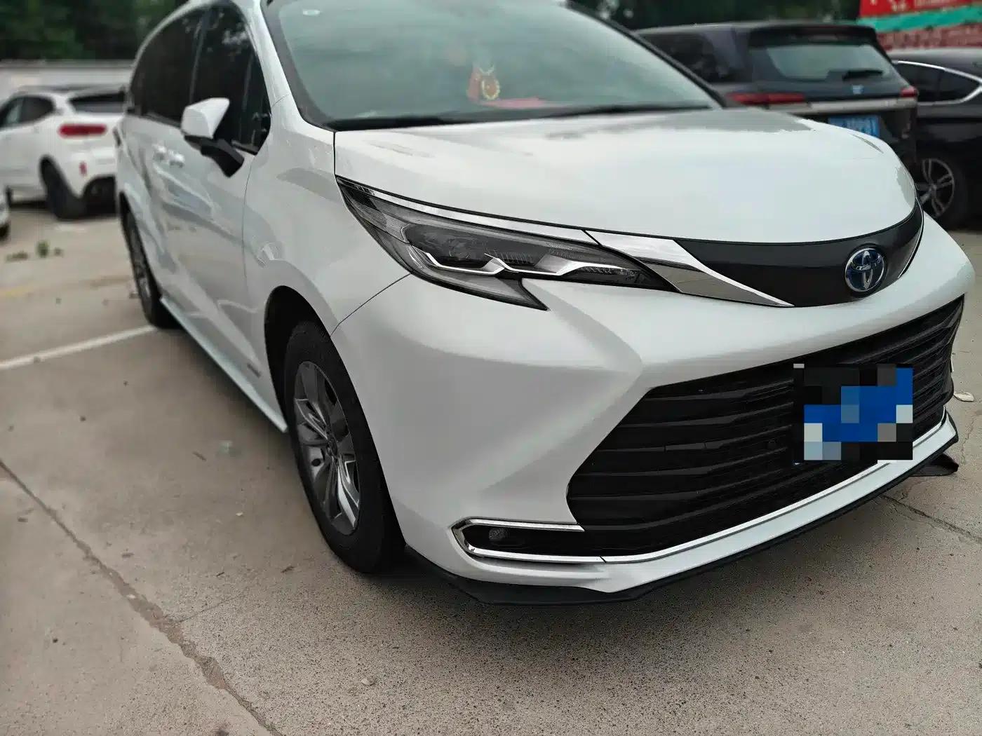 2023 Sienna 2.5L Hybrid Comfort Edition — миниатюра 3
