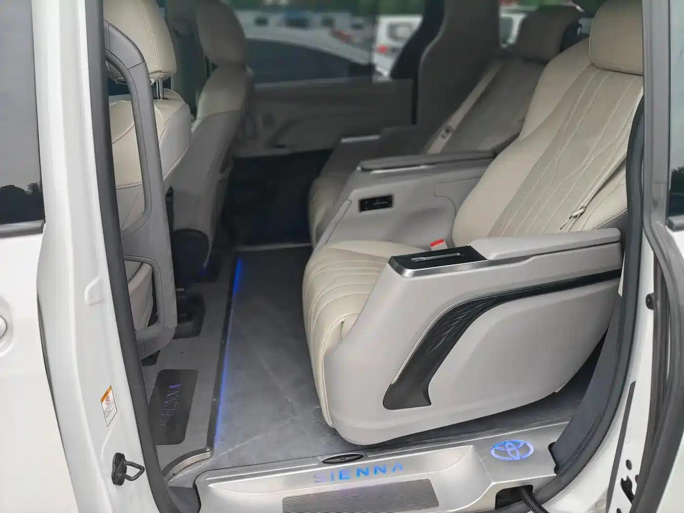 2023 Sienna 2.5L Hybrid Comfort Edition — миниатюра 7