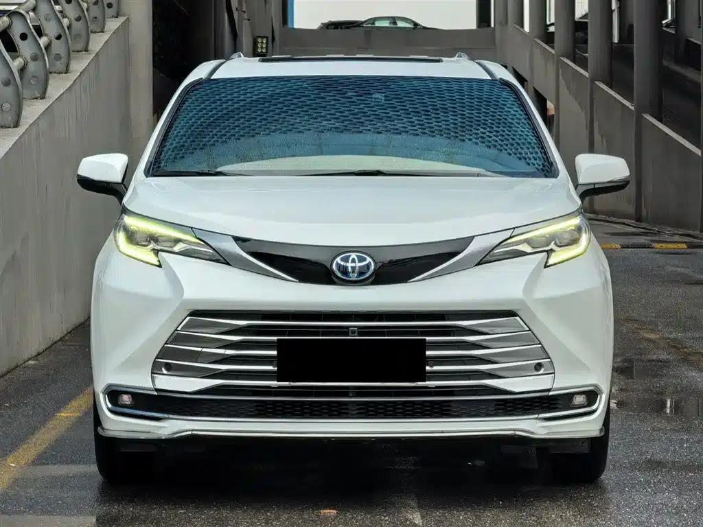 2021 Sienna 2.5L Hybrid Platinum Edition — миниатюра 2