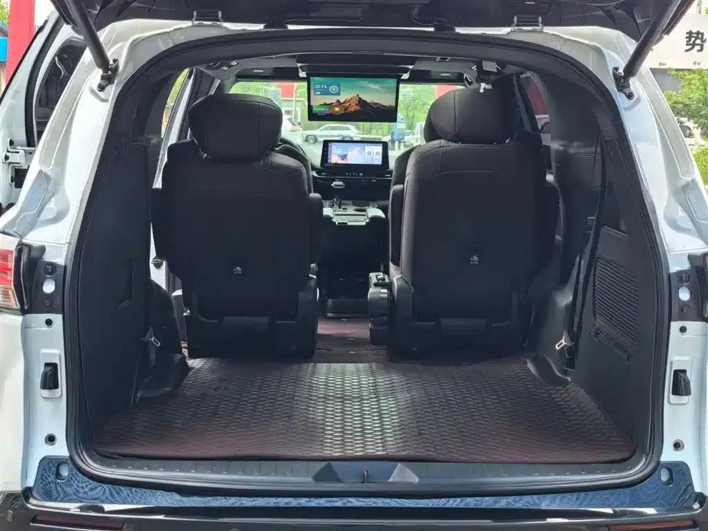 2021 Sienna 2.5L Hybrid Platinum Edition — миниатюра 17