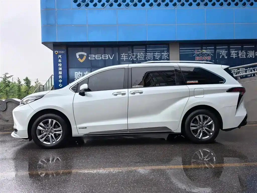 2021 Sienna 2.5L Hybrid Platinum Edition — миниатюра 3
