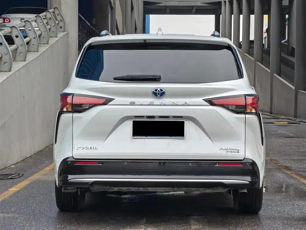 2021 Sienna 2.5L Hybrid Platinum Edition — миниатюра 4