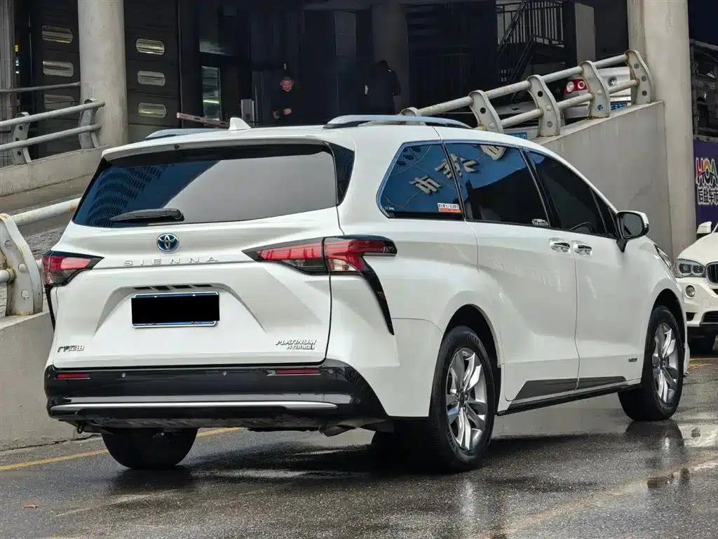 2021 Sienna 2.5L Hybrid Platinum Edition — миниатюра 5