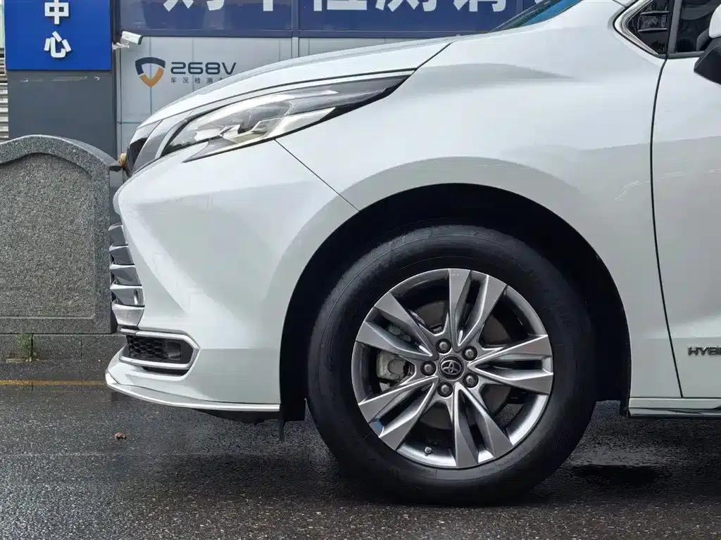 2021 Sienna 2.5L Hybrid Platinum Edition — миниатюра 6