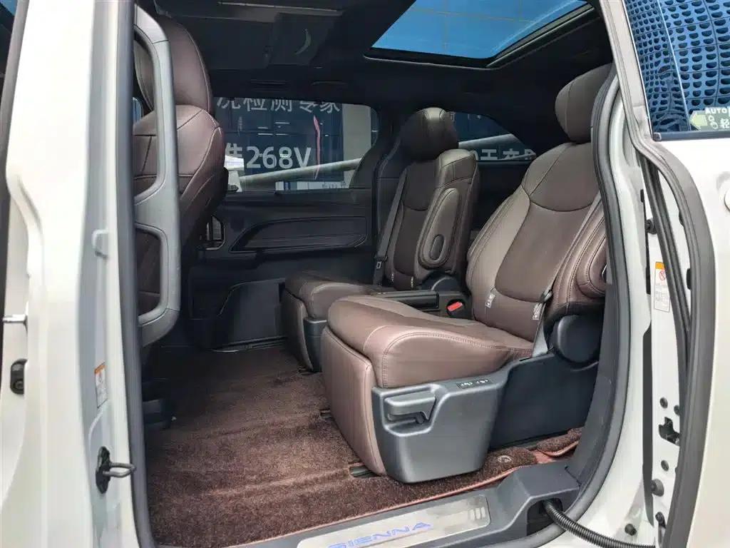 2021 Sienna 2.5L Hybrid Platinum Edition — миниатюра 8