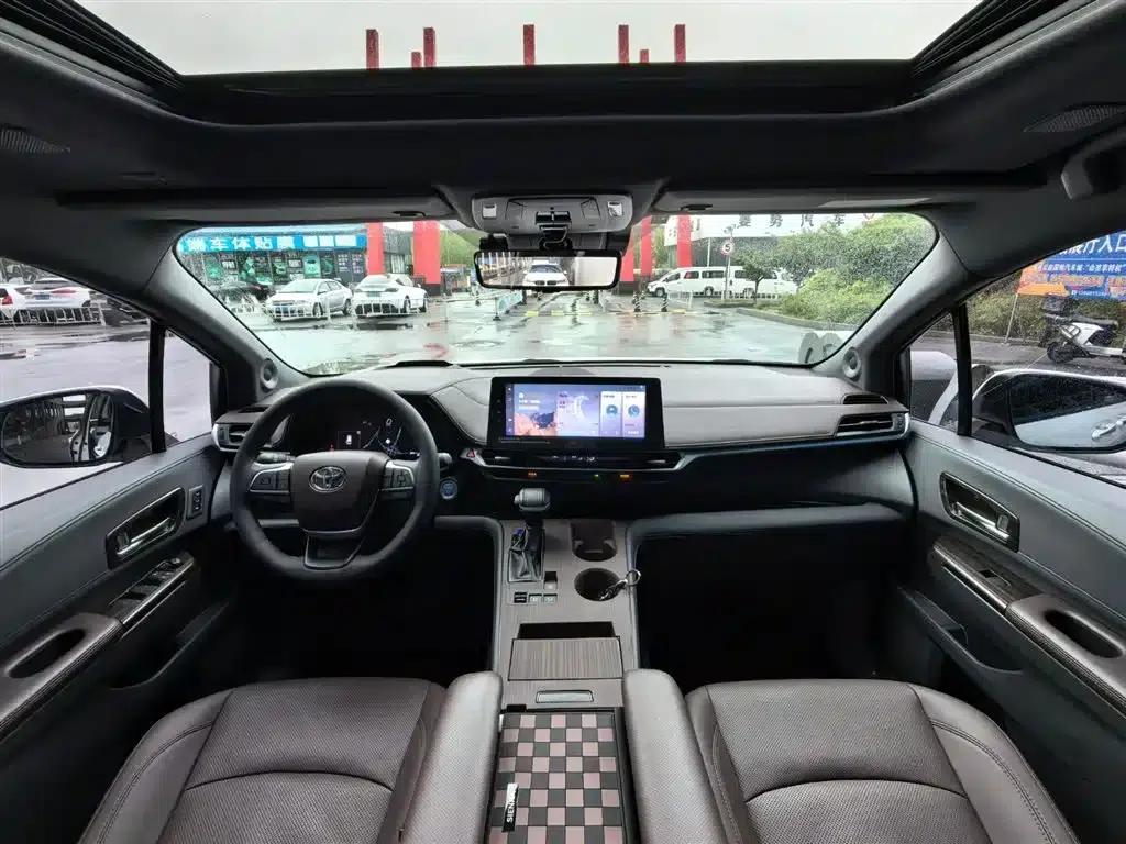 2021 Sienna 2.5L Hybrid Platinum Edition — миниатюра 9