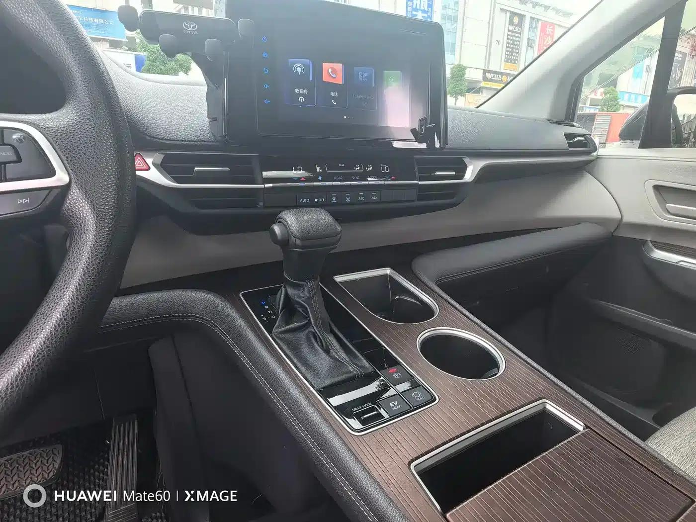 2021 Sienna 2.5L Hybrid Comfort Edition — миниатюра 2