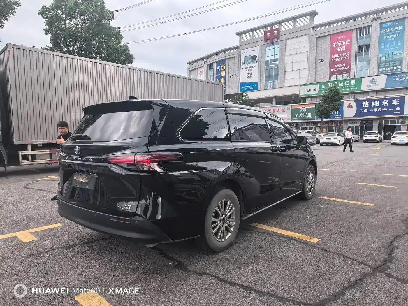 2021 Sienna 2.5L Hybrid Comfort Edition — миниатюра 3