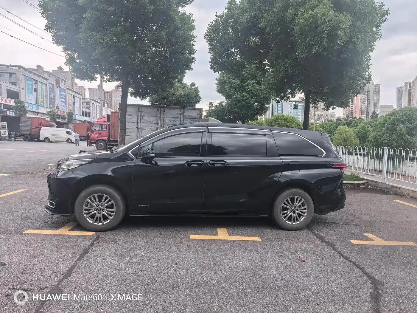 2021 Sienna 2.5L Hybrid Comfort Edition — миниатюра 4
