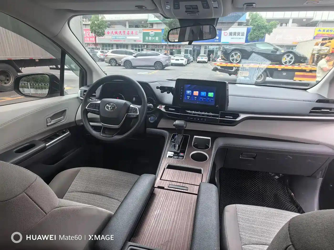2021 Sienna 2.5L Hybrid Comfort Edition — миниатюра 7