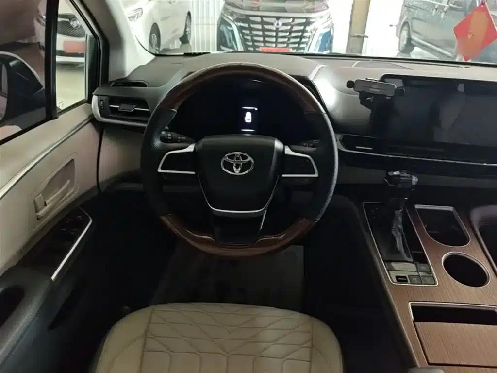 2024 Sienna 2.5L Hybrid Comfort Edition — миниатюра 11