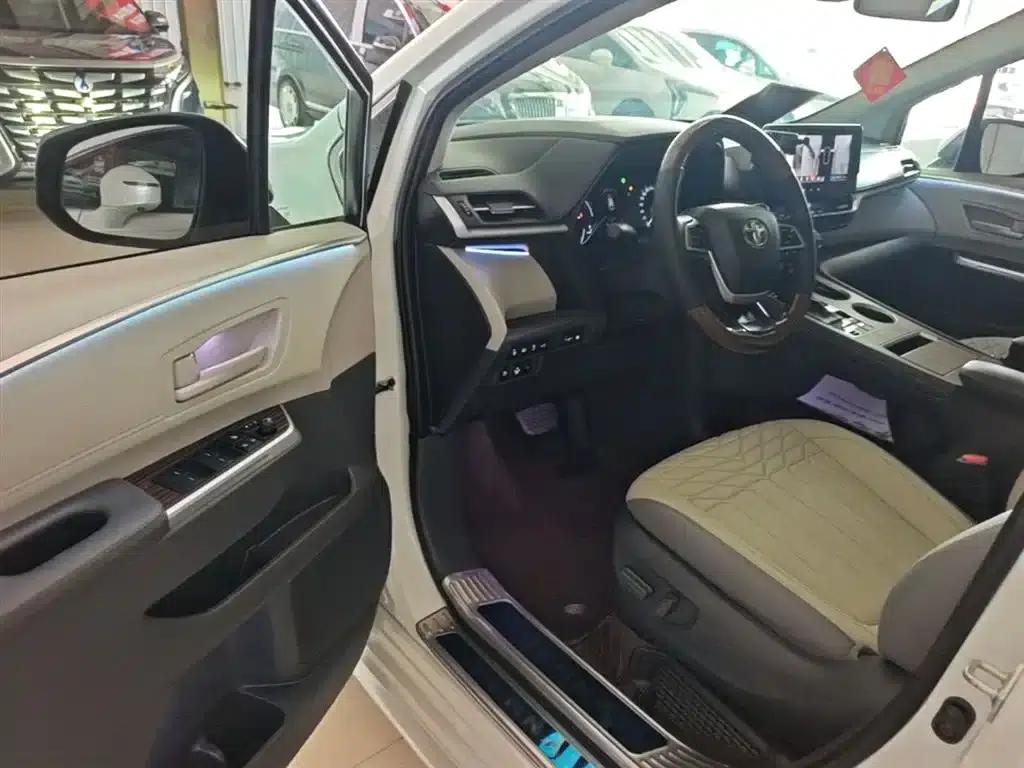 2024 Sienna 2.5L Hybrid Comfort Edition — миниатюра 16