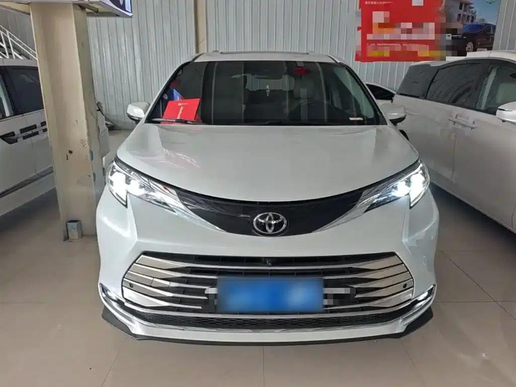 2024 Sienna 2.5L Hybrid Comfort Edition — миниатюра 3