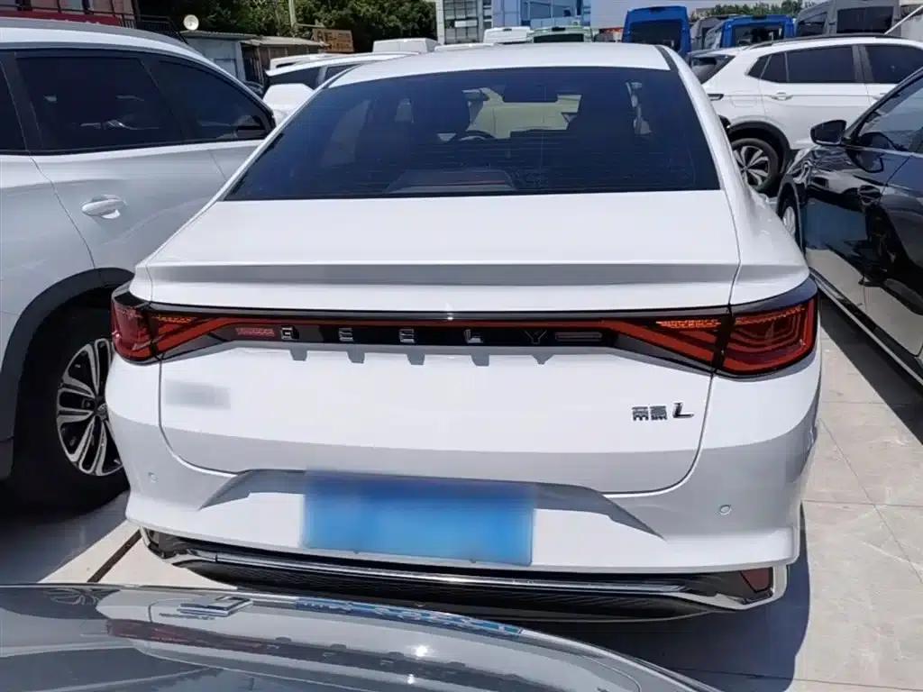 Geely Emgrand L 2022 1.4T CVT Flagship Edition — миниатюра 6