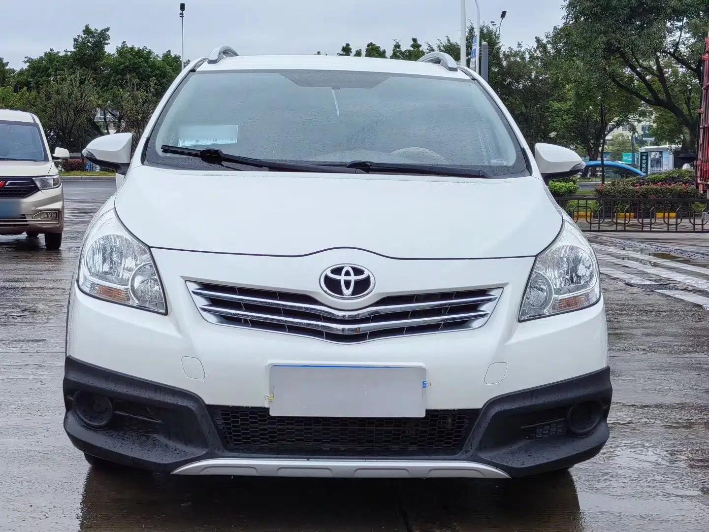 Toyota Verso 2015 180E CVT Crossover Edition — миниатюра 3